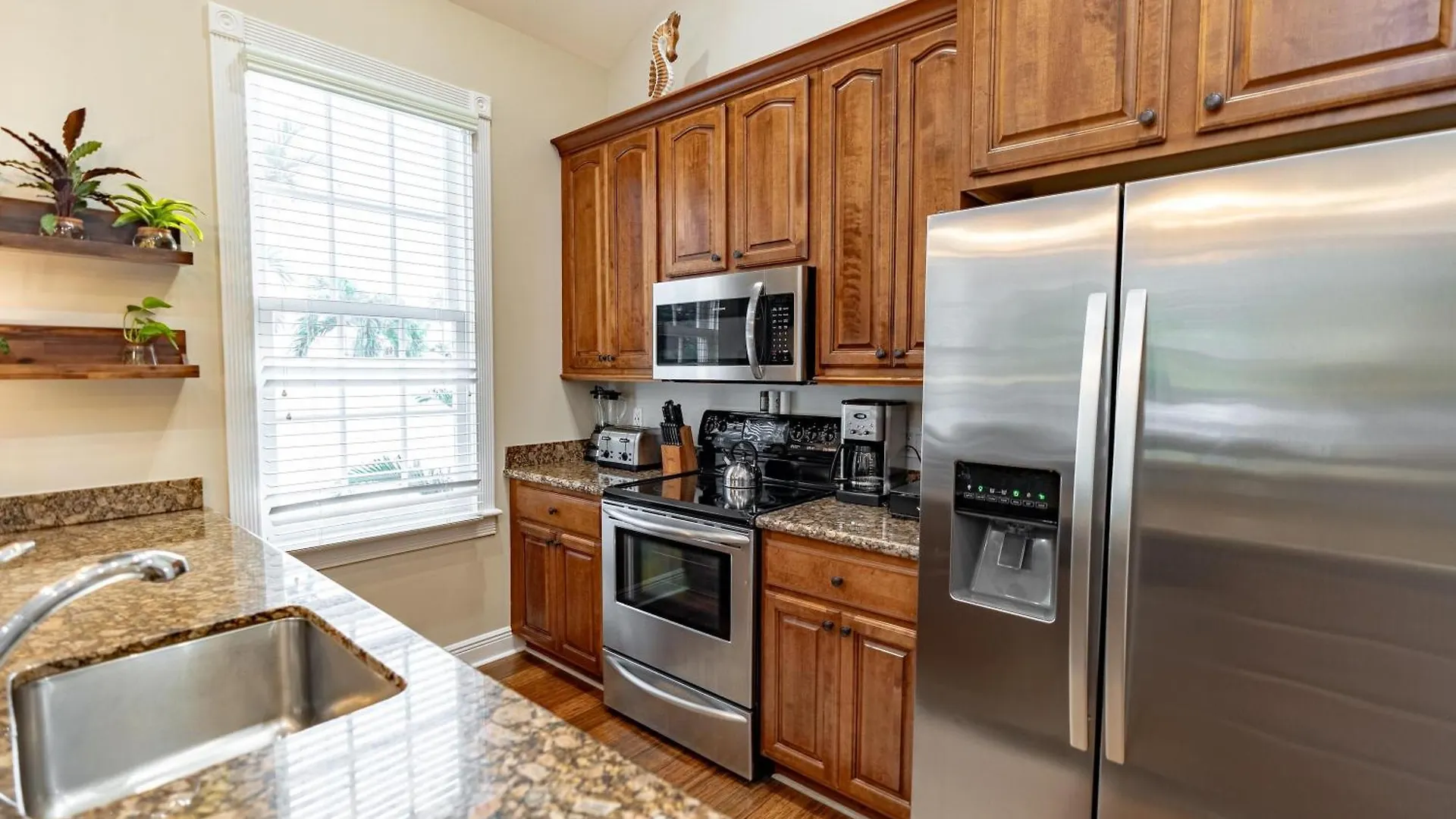 Tortugas Harbor Light Suite Key West