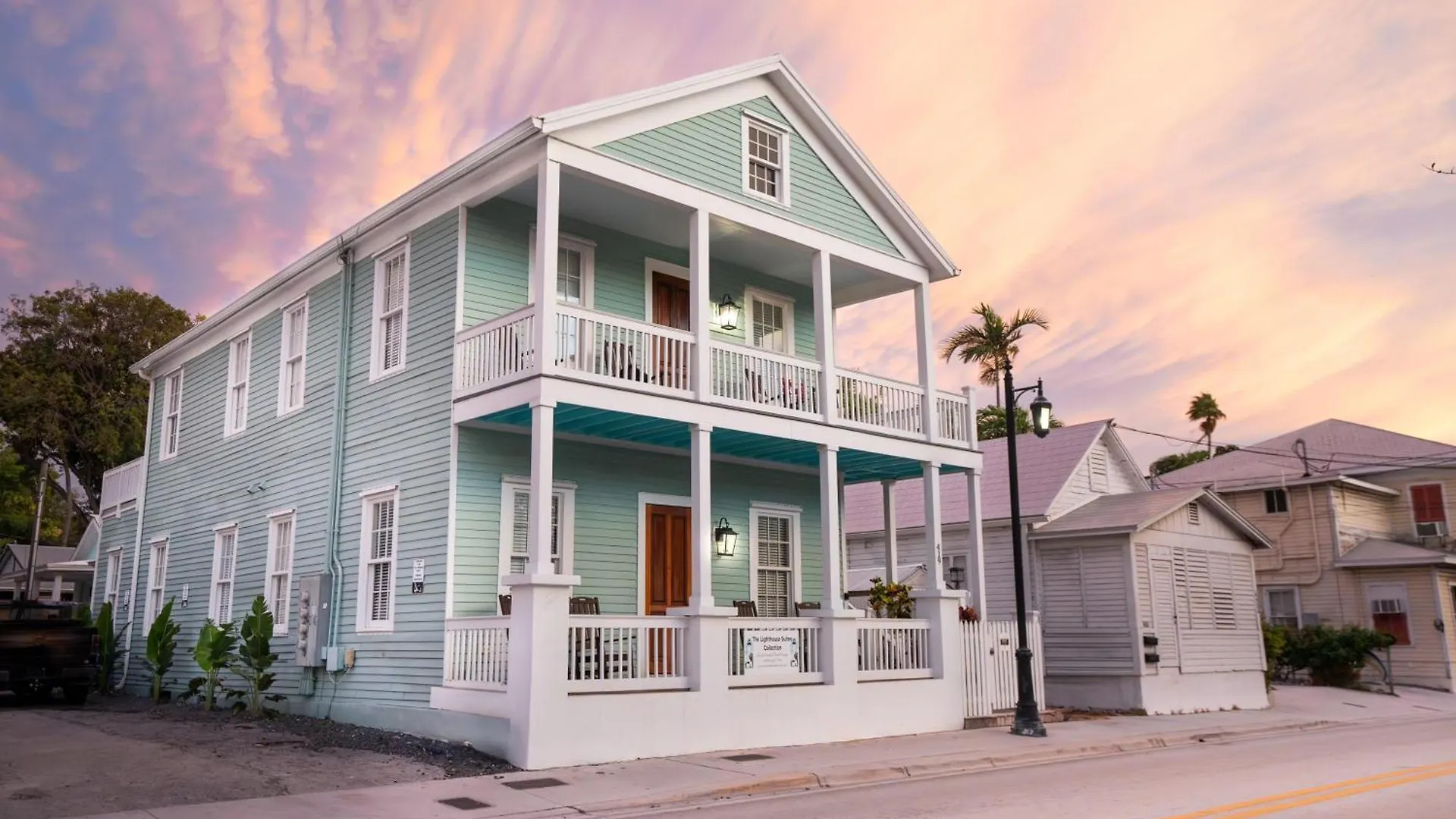 Tortugas Harbor Light Suite Key West